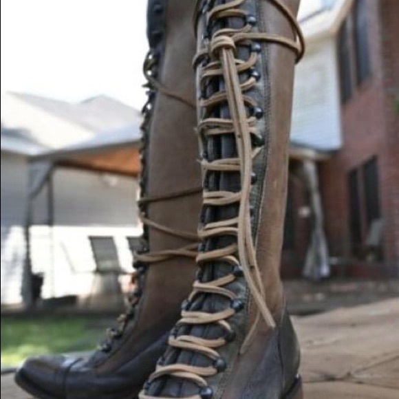 NOT FOR SALE!! ISO!! Looking for a pair of Freebird Arlos in either a 7 or 8! - Picture 4 of 5